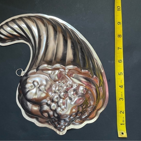 vintage copper jello mold, Thanksgiving cornucopia - Picture 2 of 9